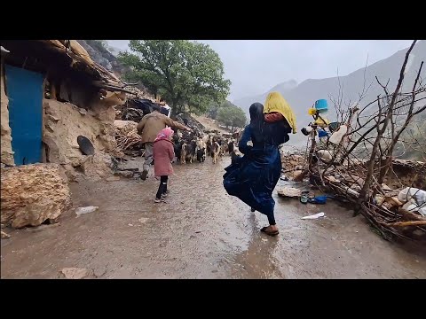 Видео: Странствия семьи Атабеков и укрытие в пещере: тяжелый день 🌧️☔