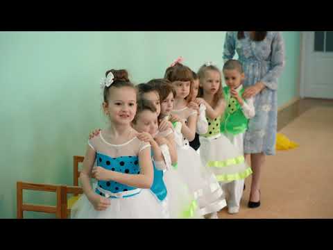 Видео: "КОЛЬОРОВЕ ДИТИНСТВО"випускний в дитячому садочку.