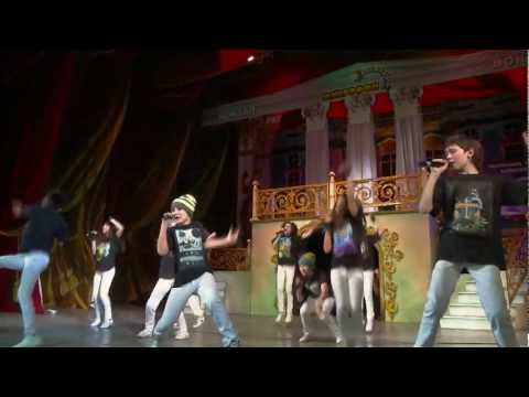 Видео: «Мама» - солисты ДМЦ «Волшебный микрофон»