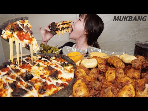 Видео: титр) Hot pepper Fried Chicken & Steak truffle Chicago Pizza Cheese pizza REAL SOUND ASMR MUKBANG