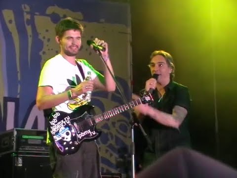 Видео: Noize MC и Михаил Горшенёв (Горшок) из группы «Король и шут» вместе на сцене (2011)