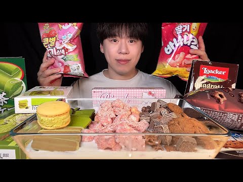 Видео: СУБ) Корейский десерт, закуска со вкусом клубники, шоколада, зеленого чая и молочным мукбан асмр