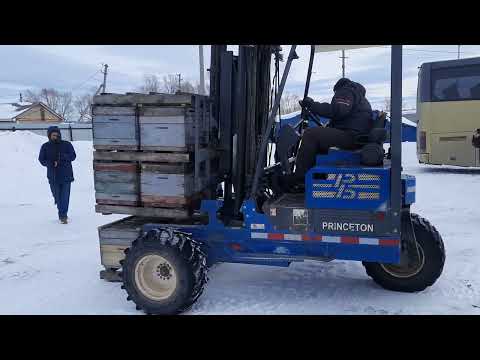 Видео: На пасеке у Резбаева Р. Т., республика Башкортостан, Стерлитамак.