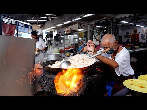 Видео: Жареная лапша в воке по рецепту дедушки за 40 лет | Уличная еда Малайзии