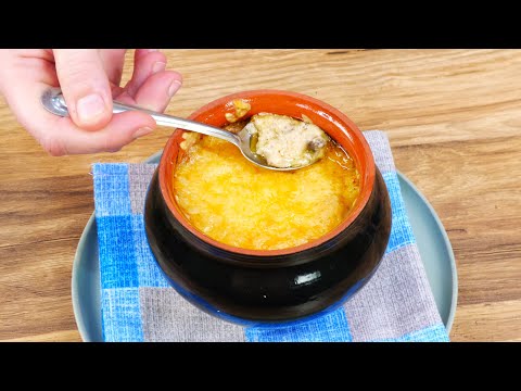 Видео: Классический Жюльен из курицы и грибов с соусом Бешамель в горшочках.
