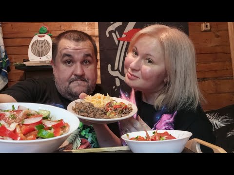 Видео: Обжор - печень куриная с луком, гречневая лапша, супер салат