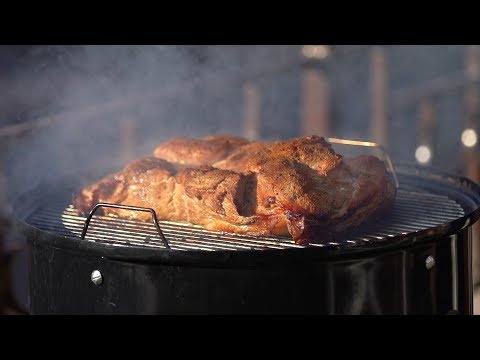 Видео: Рваная Свинина (Pulled Pork). Готовим в Weber Smokey Mountain Cooker.