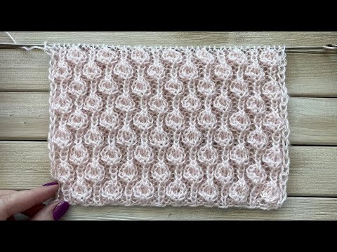Видео: Красивый рельефный узор спицами