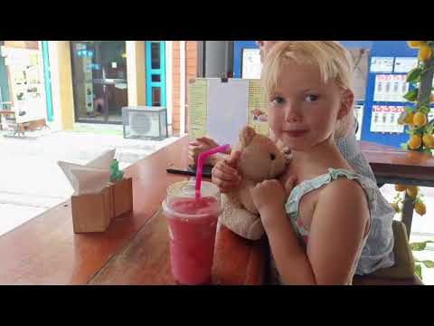 Видео: Koh Phi Phi - отель Dalum BeachHouse, пляжи в центе и прогулки по острову