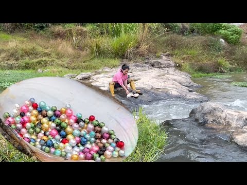 Видео: Охотники за жемчугом ловят жемчужных устриц у реки, так что повезло поймать красный жемчуг
