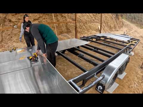 Видео: Молодая Пара Строит Дом На Колёсах С Нуля | От Начала До Конца @viainfinda