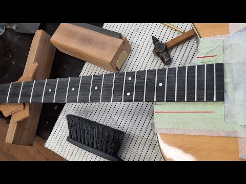 Видео: Акустическая гитара Yamaha FX370C. Часть 3. Замена ладов. Замена порожков на костяные.