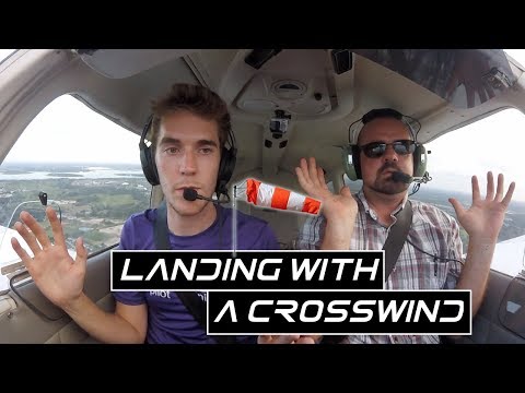 Видео: Учимся приземляться при боковом ветре | PA28