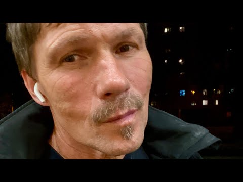 Видео: Уходя уходи Маршал. Уличный музыкант. Moscow time