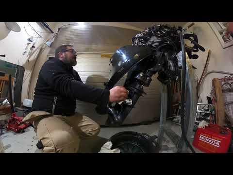 Видео: Suzuki DF 15, замена ремня ГРМ, техническое обслуживание