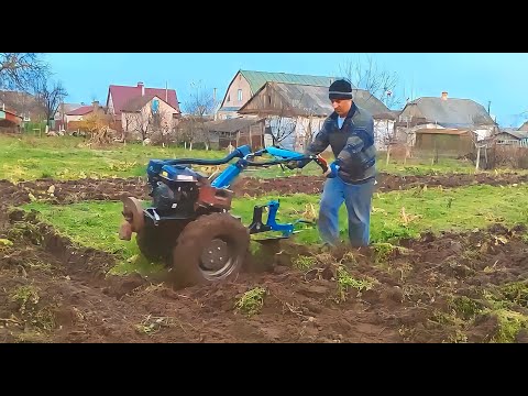 Видео: Пахота на осень доработанным оборотным плугом