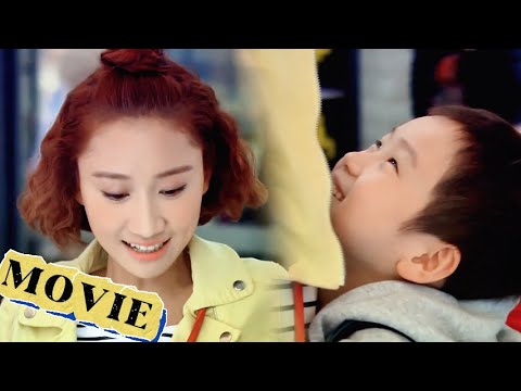 Видео: Малыш бежит и зовет бедную девушку "мама"💖, через день миллиардер называет её "жена"!🔥