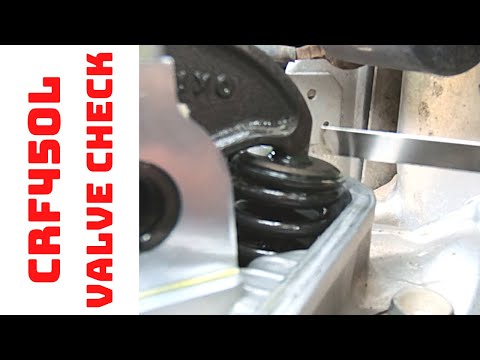 Видео: Как проверить зазор клапанов / Honda CRF450L/RL/X Edition