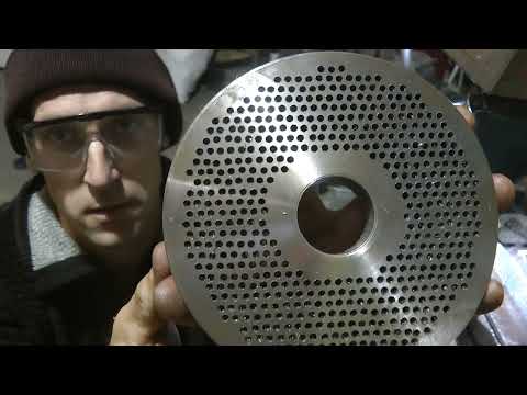 Видео: Свердління матриці для гранулятора