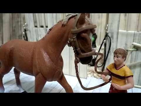 Видео: Обзор на самодельную конюшню для игрушечных лошадок schleich и других фирм