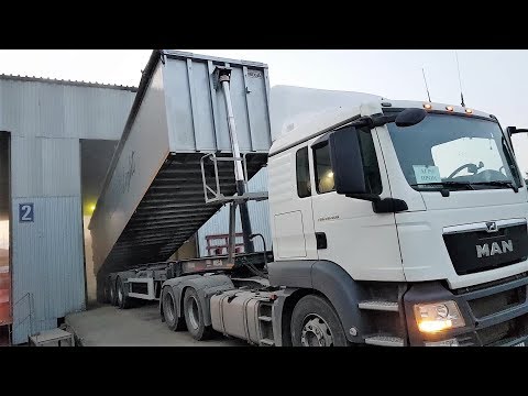 Видео: Выгрузка зерна на элеваторе. Grain unloading at the elevator.