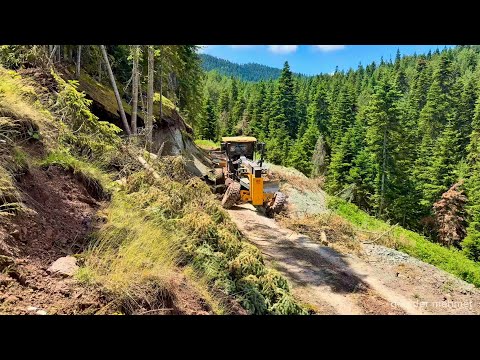 Видео: Как грейдер Deere 670 ремонтирует дороги и склоны, снесенные оползнями? #грейдер