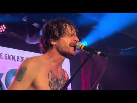 Видео: джинсы тарковского - девочка с татуировкой коня