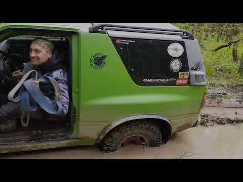 Видео: Opel frontera sport на бездорожье.работа лебедки назад выручает