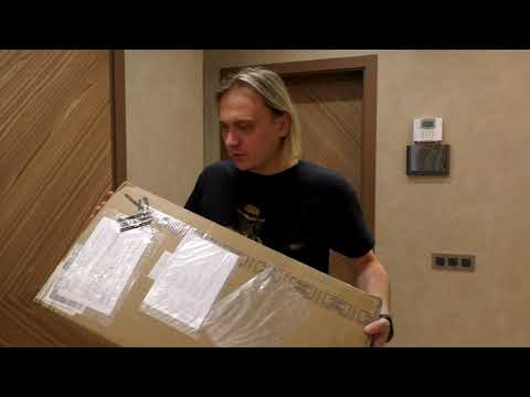 Видео: Распаковка дорогущей кастомовой гитары + бонус: распродажа пикгарда!!11