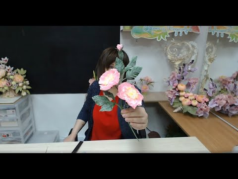 Видео: Бесплатный мастер-класс «Дикая роза», бумажная флористика. Мастер Наталья Дроздова.