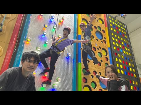 Видео: Поднимитесь по разноцветным стенам.Также есть игра с наказанием.