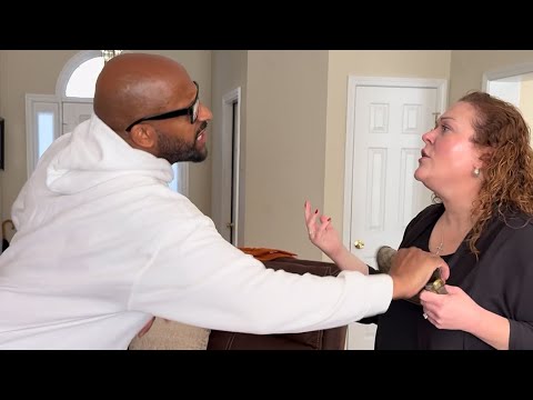 Видео: Ларри выхватывает кошелек у Бетани и уходит, а затем направляется к Шарре.