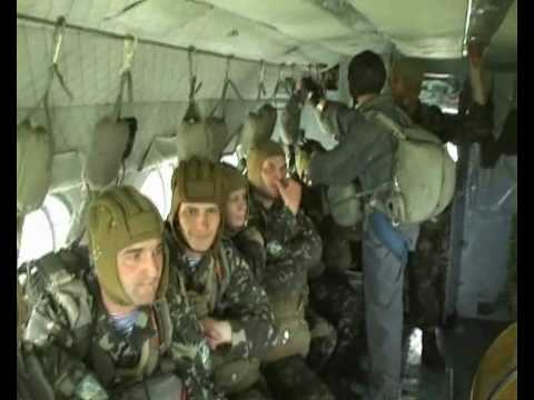 Видео: ПРЫЖКИ ХМЕЛЬНИЦКОГО СПЕЦНАЗА В 2006 ГОДУ ЛЕТОМ (часть 1)