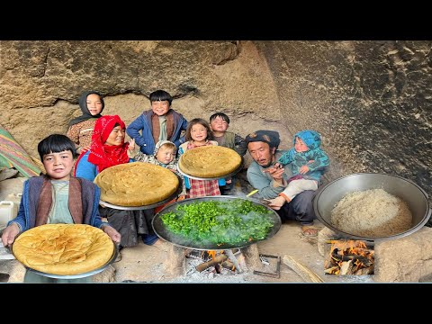 Видео: Выпечка самого вкусного сабзи поло и наан джи в деревне | Афганские близнецы