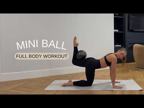 Видео: 25-минутная тренировка с мини-мячом || Пилатес для всего тела