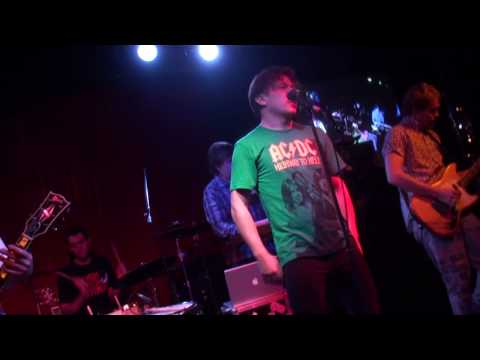 Видео: Би-2 - Ее глаза / B-2 - Her eyes (16 tons 1/05/2010)