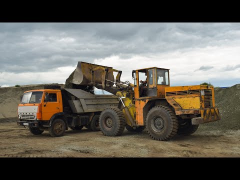 Видео: Фронтальный погрузчик L-34 Stalowa Wola. Звук ЯМЗ-238 / Ładowacz czołowy L-34 Stalowa Wola.