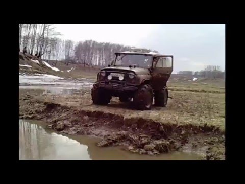 Видео: off road уазы нивы и Range Rover +469 на болотоходах часть 3