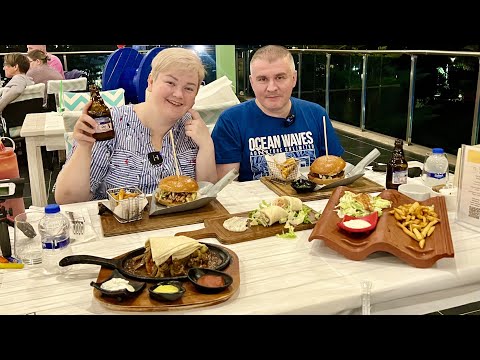 Видео: Мукбанг ЛОПНЕМ, но съедим ВСЕ🍔🥩ОГРОМНЫЕ порции в РЕСТОРАНЕ Tui Magic Life Jacaranda! Ужин в Турции