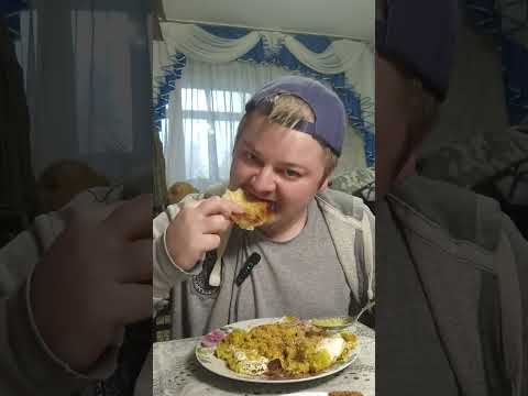 Видео: 🍳 Мукбанг: рисовая каша с яичницей и ответы на вопросы 💬