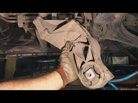 Видео: замена задней опоры двигателя (подушки) на Mercedes Vito 638