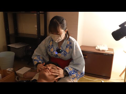 Видео: Снимите летнюю усталость с помощью потрясающей чистки ушей и массажа. Это так приятно!