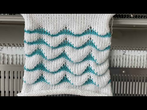 Видео: Узор ВОЛНА на вязальной машине