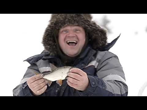 Видео: Первая плотва у рыбака на зимнюю  удочку.  Как ловить плотву зимой 2020