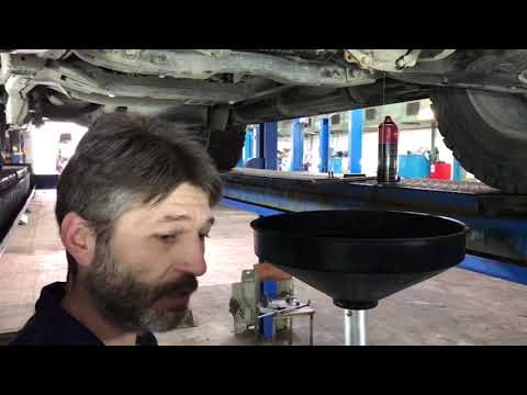 Видео: Обслуживание нового Митсубиси Паджеро Спорт.
