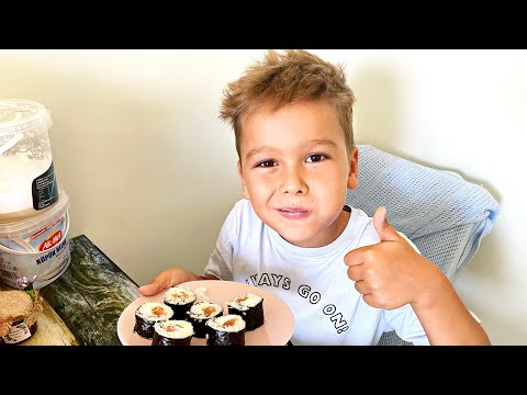 Видео: ГОТОВЛЮ РОЛЛЫ В ДОМАШНИХ УСЛОВИЯХ! СОЛЮ КРАСНУЮ РЫБУ!