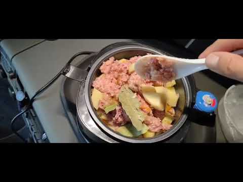 Видео: Тушенная картошка с тушенкой в автомобильной мультиварке.