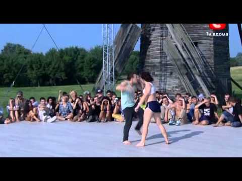 Видео: Танцуют все 5 Ситников и Колисниченко