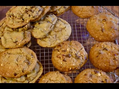 Видео: Отличное шоколадное печенье: два способа, один рецепт