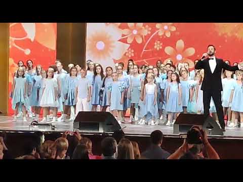 Видео: "Доченька" - Александр Еловских и детский эстрадный хор Юрия Гончара (31.08.2023)